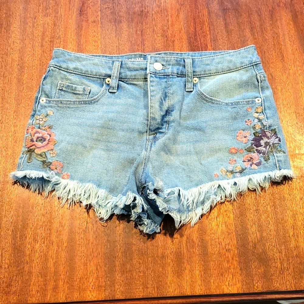 Women's size 4/27 Mossimo Supply Co.  High rise vintage/distressed shorts.